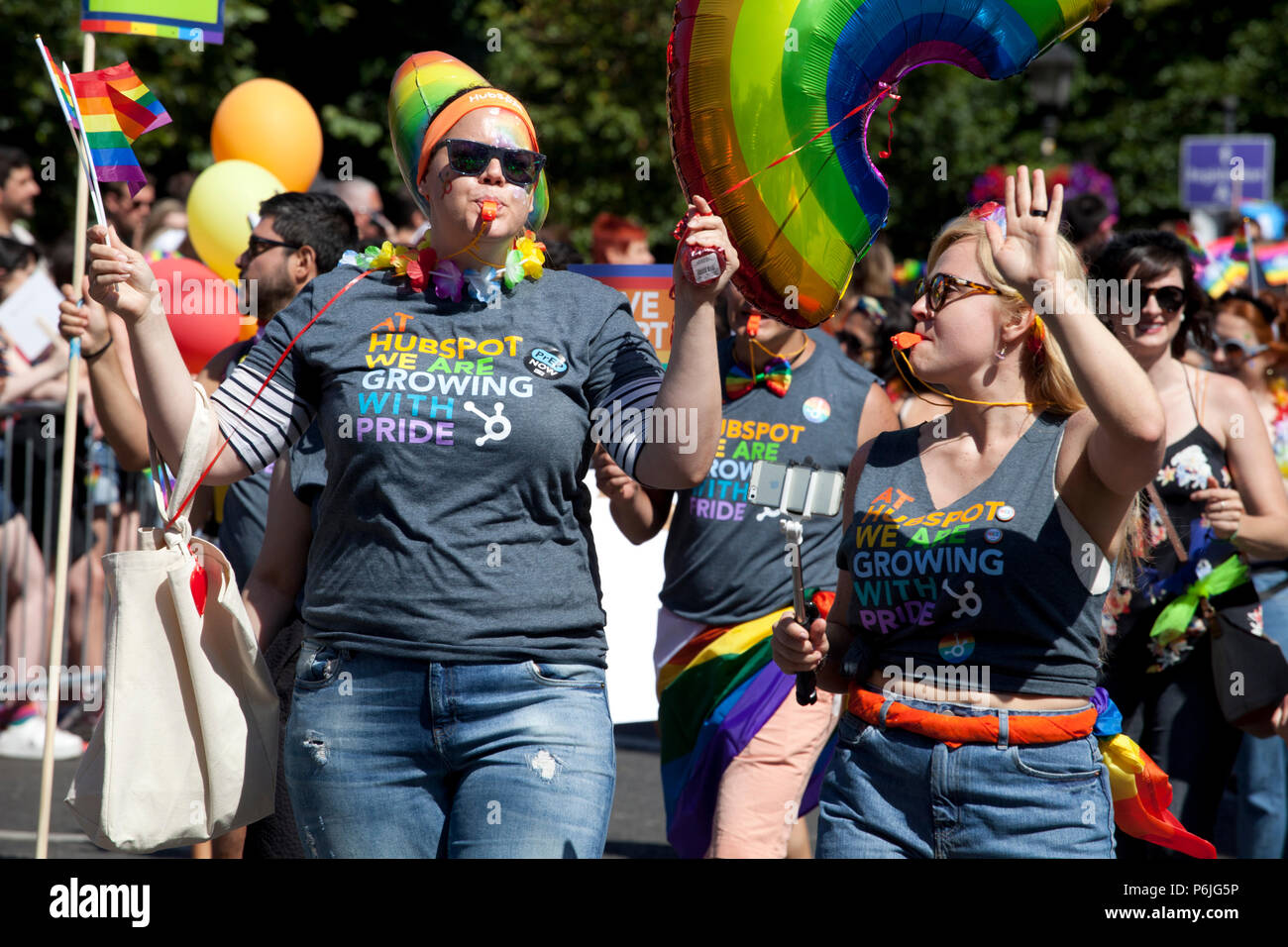 Eslovenia Jabón Masaje Dublín, Irlanda. 30 Jun, 2018. Miles de personas acudieron para tomar parte  en la anual LGBTI+ Desfile del Orgullo Gay de Dublín, la segunda mayor  fiesta en Irlanda después del Día de