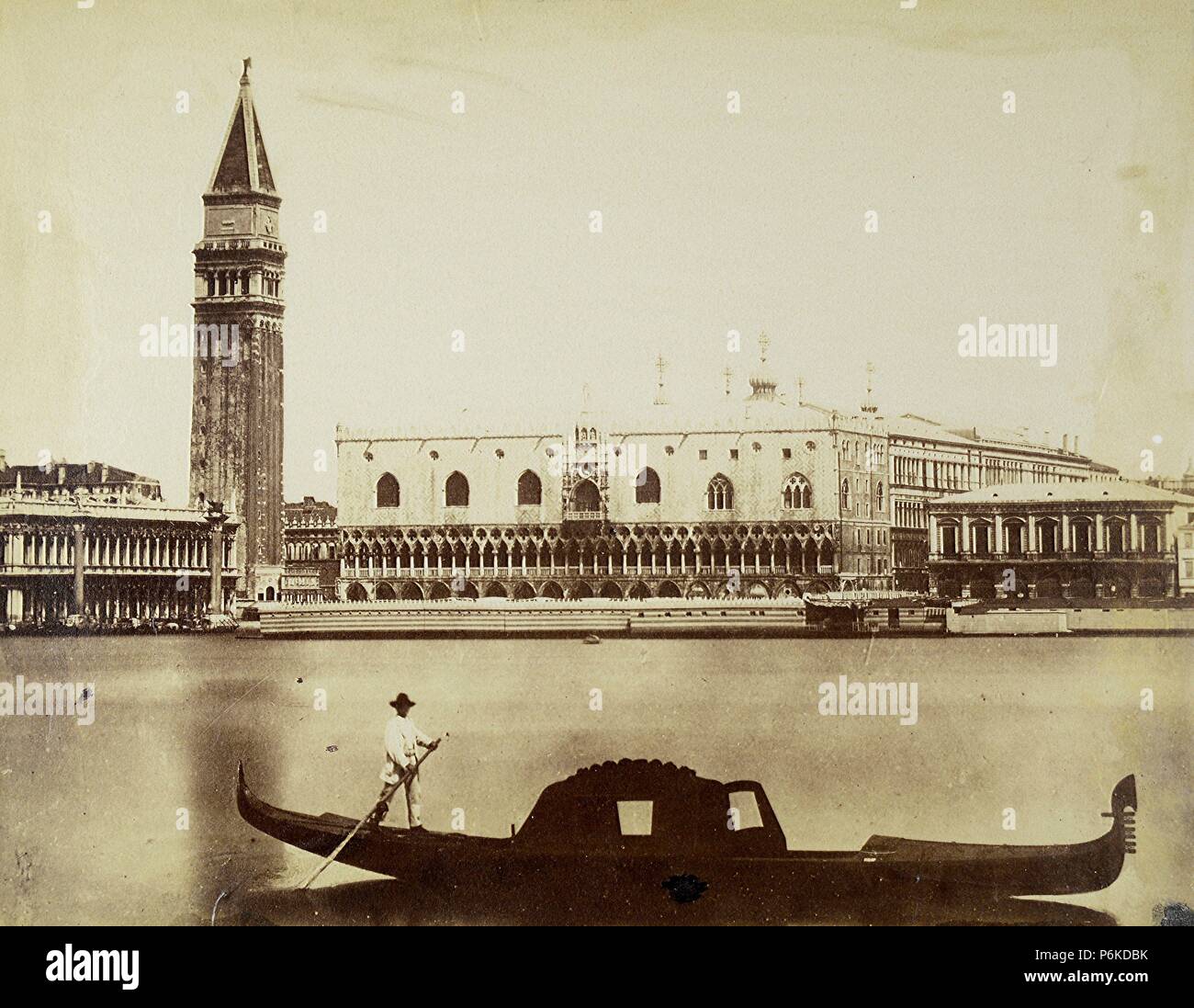 Venecia, la góndola y el Palacio Ducal. Foto de stock