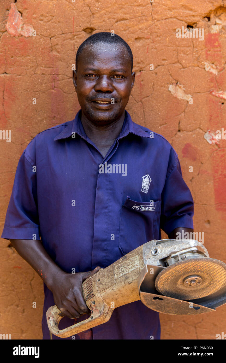 Taller de soldadura financiado por las microfinanzas en Dapaong, Togo. Foto de stock