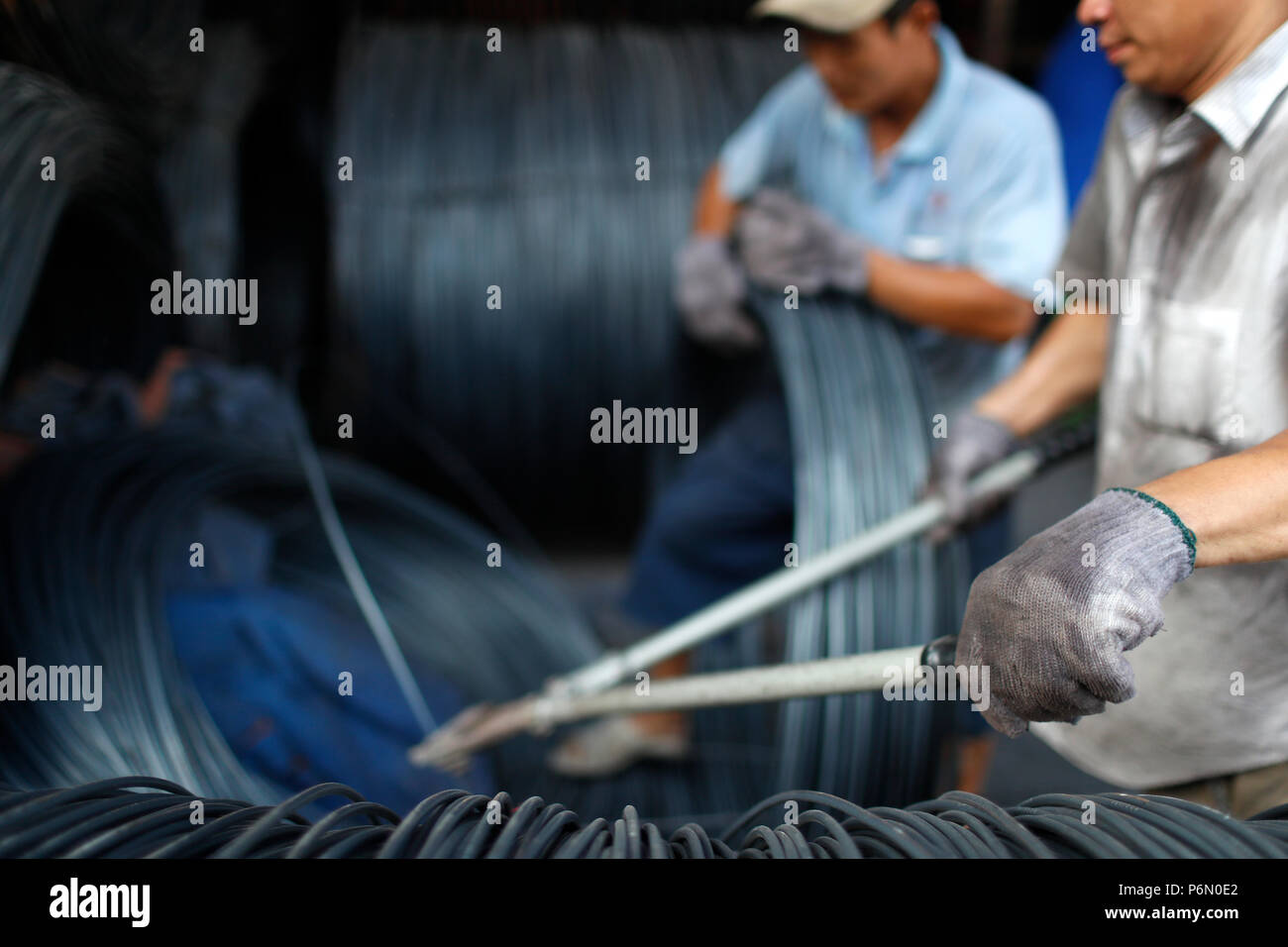 Las armaduras de acero para refuerzo de hormigón construcción industria de la construcción. Los trabajadores de la construcción. Cai Be. Vietnam. Foto de stock