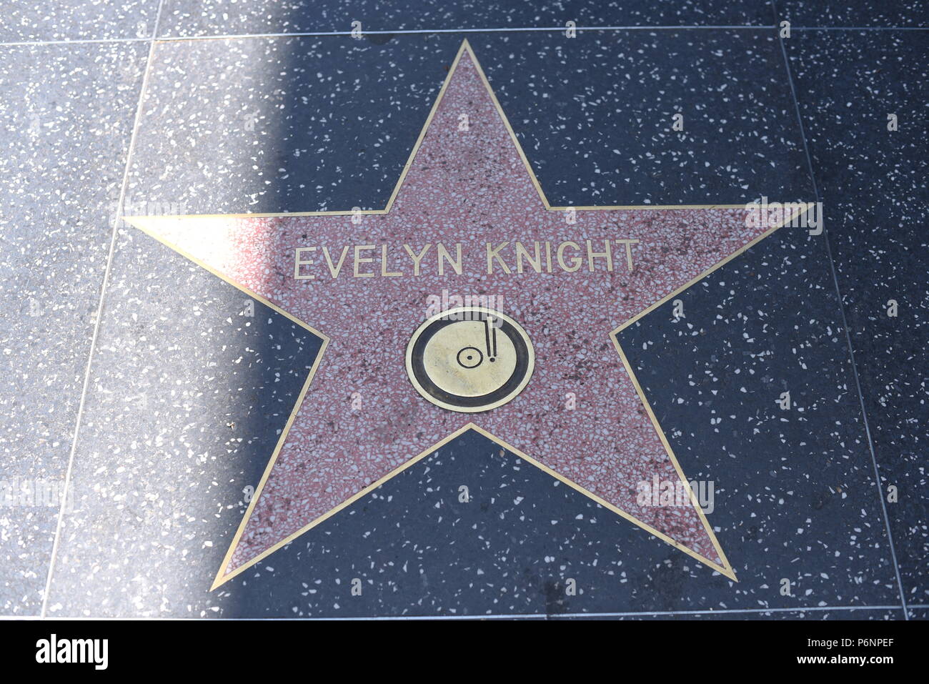 HOLLYWOOD, CA - 29 de junio: Evelyn Caballero estrella en el Paseo de la Fama de Hollywood en Hollywood, California el 29 de junio de 2018. Foto de stock