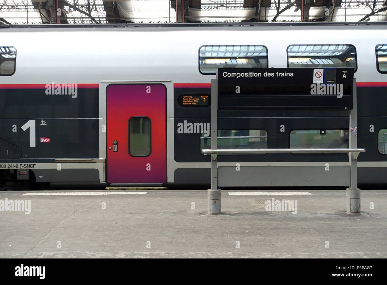 El TGV (Tren de Alta Velocidad), operado por la SNCF. Gare de Lyon. París. Francia. Foto de stock