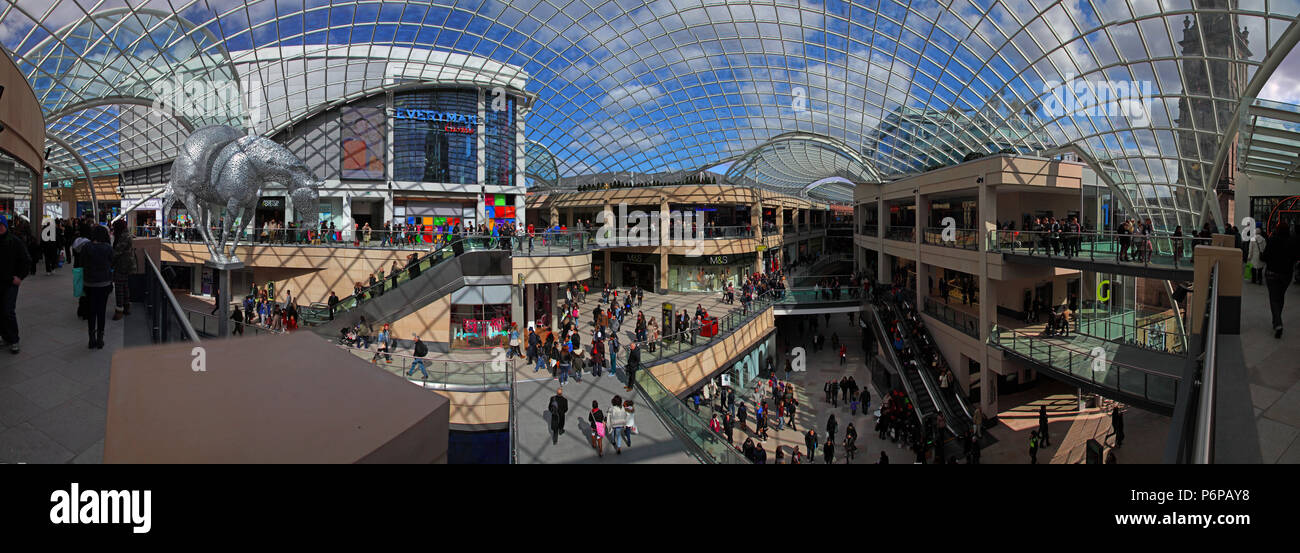 Un panorama de Trinity Leeds Shopping Complex, justo después de la inauguración oficial en 2013 Foto de stock