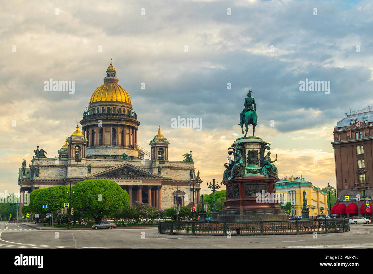 El horizonte de la ciudad de San Petersburgo, en la Catedral de San Isaac, San Petersburgo, Rusia Foto de stock