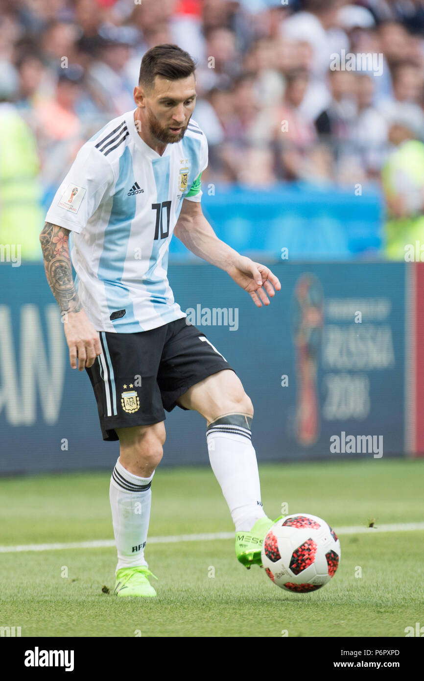 Lionel messi in argentina jersey fotografías e imágenes de alta resolución  - Alamy