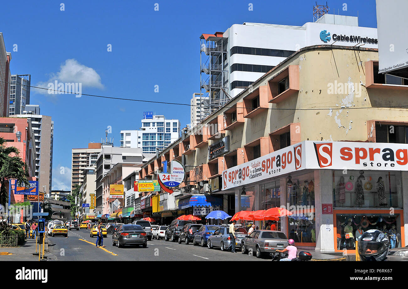 Escena callejera, El Cangrejo, Ciudad de Panamá, República de Panamá Foto de stock