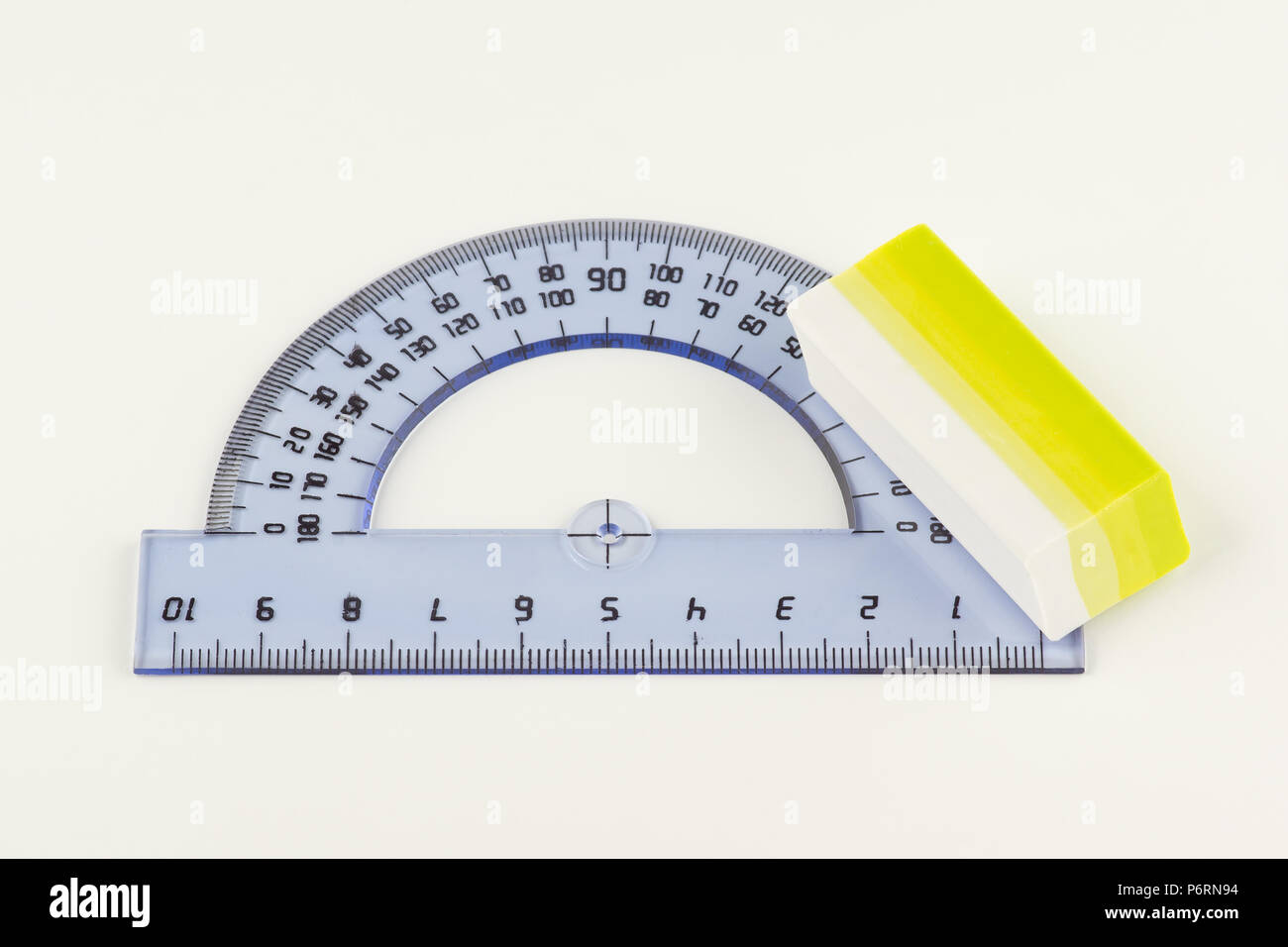 Angulo De 15 Grados Con Transportador Transportador de geometría fotografías e imágenes de alta resolución - Alamy