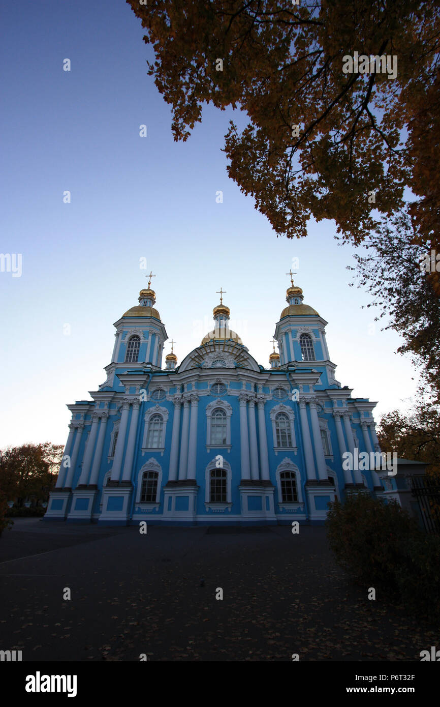 Vista exterior de la Catedral Naval de San Nicolás, el Sailor's Cathedral, en San Petersburgo, Rusia Foto de stock