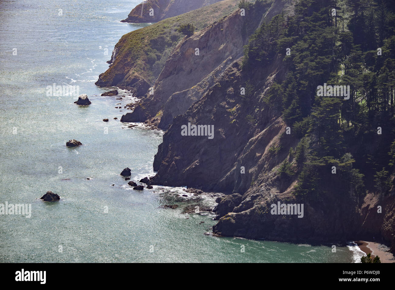 Una desierta y prístina franja de la costa del condado de Marin a sólo unos minutos del bullicio de la Golden Gate Bridge y el centro de San Francisco, CA. Foto de stock