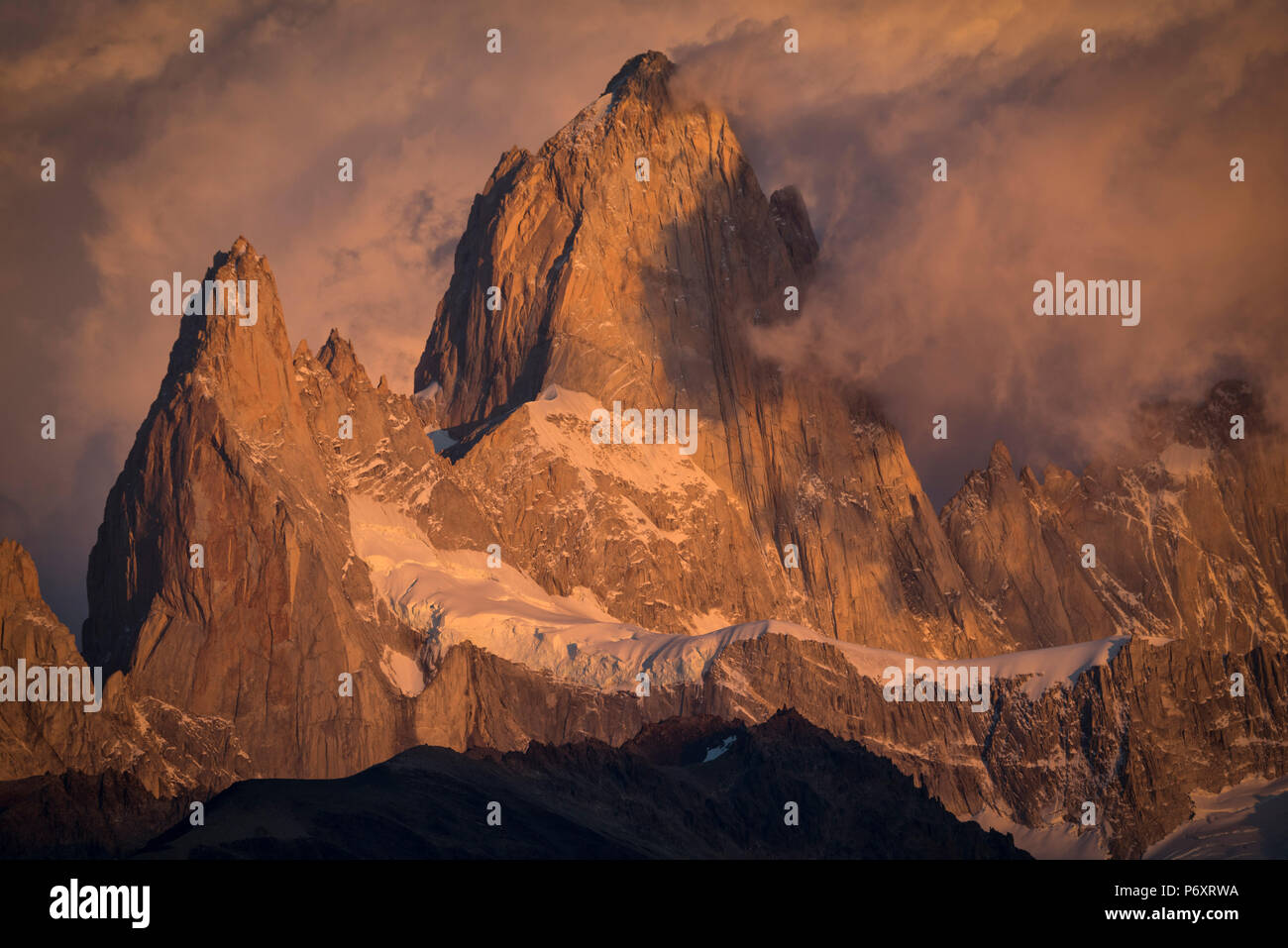 América del Sur, Patagonia, Argentina, El Chalten, Cerro Fitz Roy, en el Parque Nacional Los Glaciares Foto de stock
