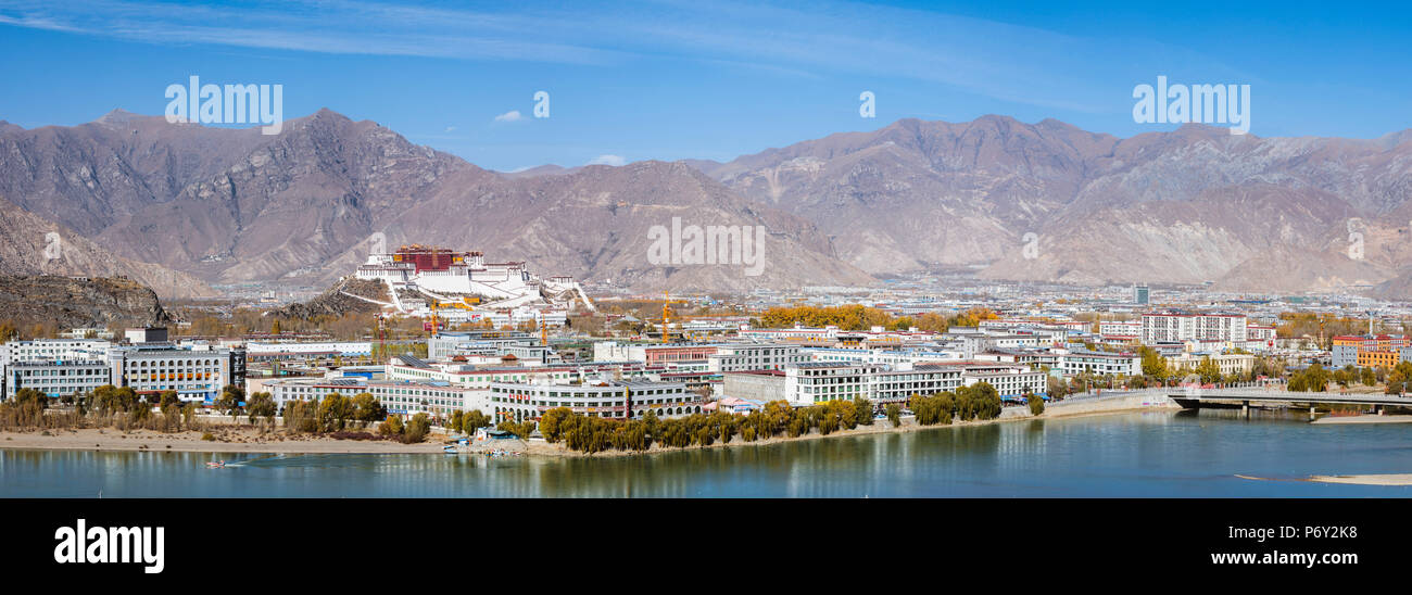 La ciudad de Lhasa con el palacio de Potala, diurnas, Tibet Foto de stock