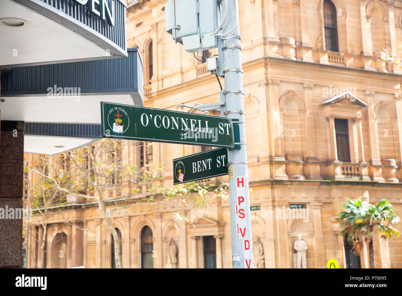 La calle O'Connell y Bent street en el centro de la ciudad de Sydney, Australia Foto de stock