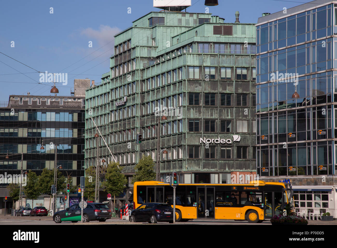 Bus en calle Vesterbrogade, Copenhague, Dinamarca Foto de stock