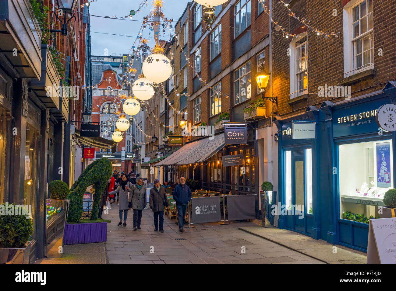 Las decoraciones de Navidad, St Christopher's Place, cerca de la calle Oxford, el West End, Londres, Inglaterra, Reino Unido, Europa Foto de stock