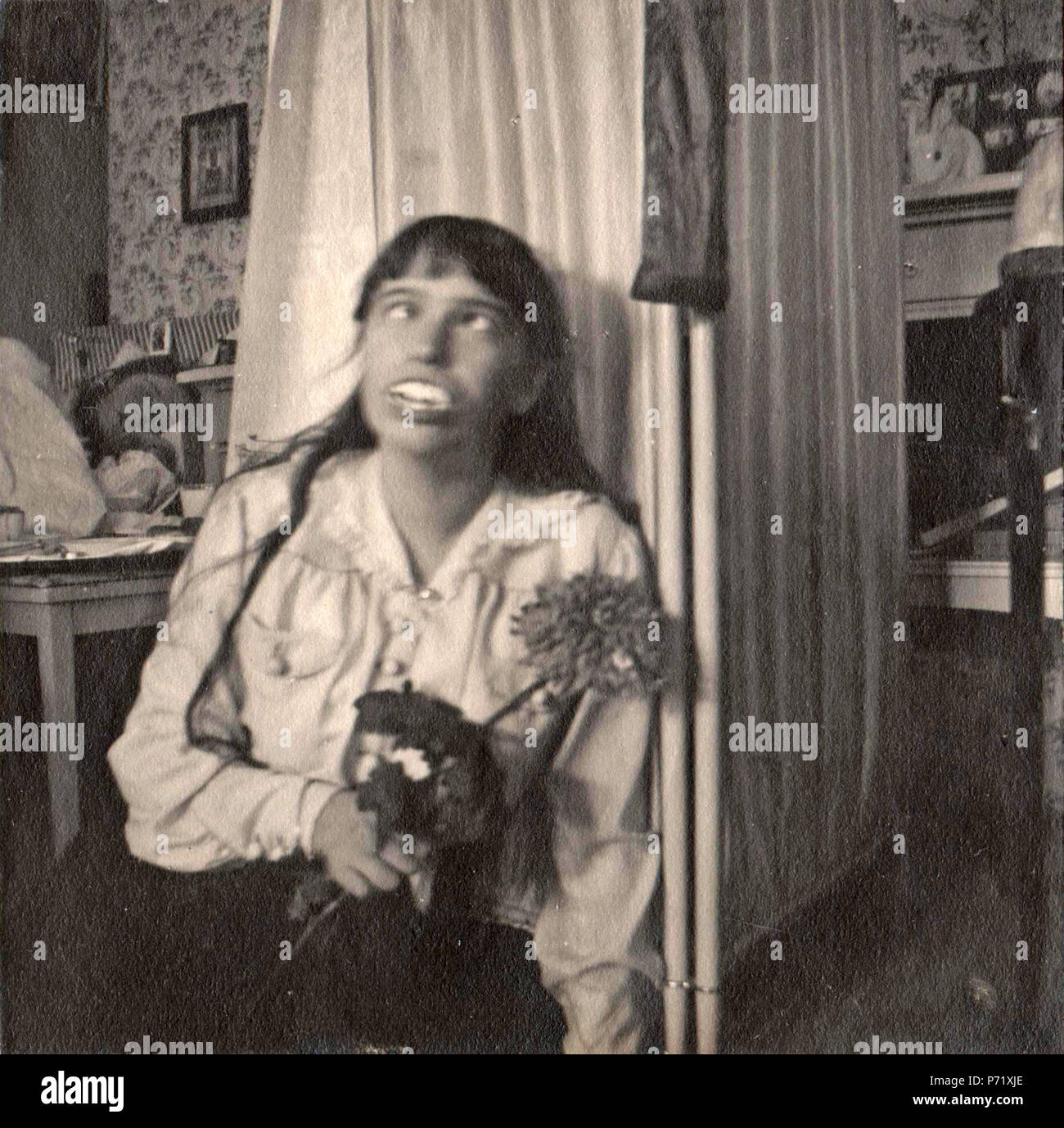 Inglés: Anastasia Nikolaevna de Rusia travesuras. 1915 o 1916 8 Anastasia Nikolaevna de Rusia jugando (original) Foto de stock