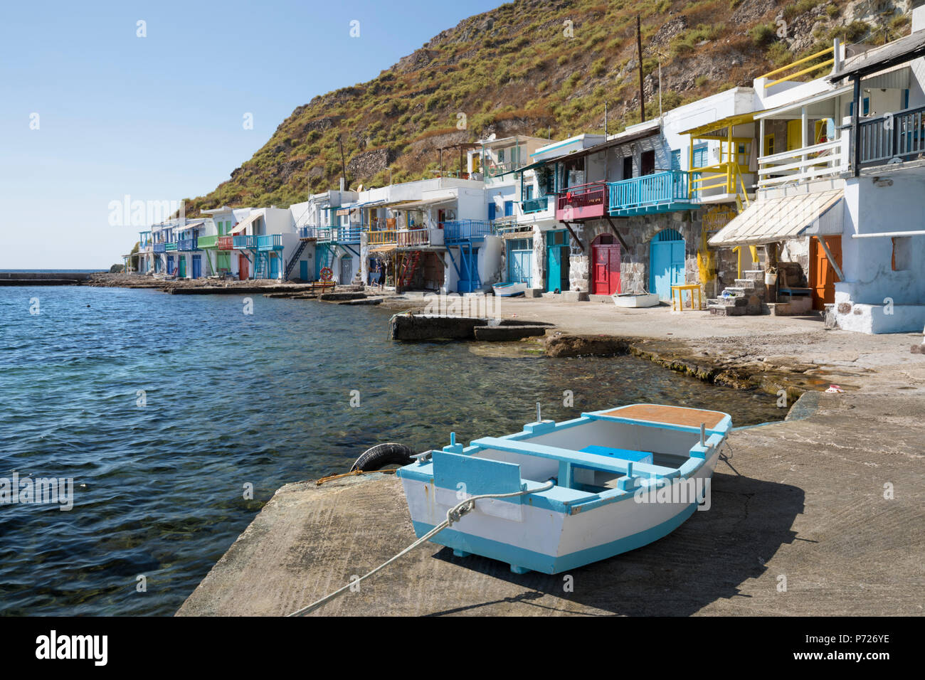 Coloridas casas barco de pescadores, Klima, Milos, Cyclades, islas griegas del Mar Egeo, Grecia, Europa Foto de stock