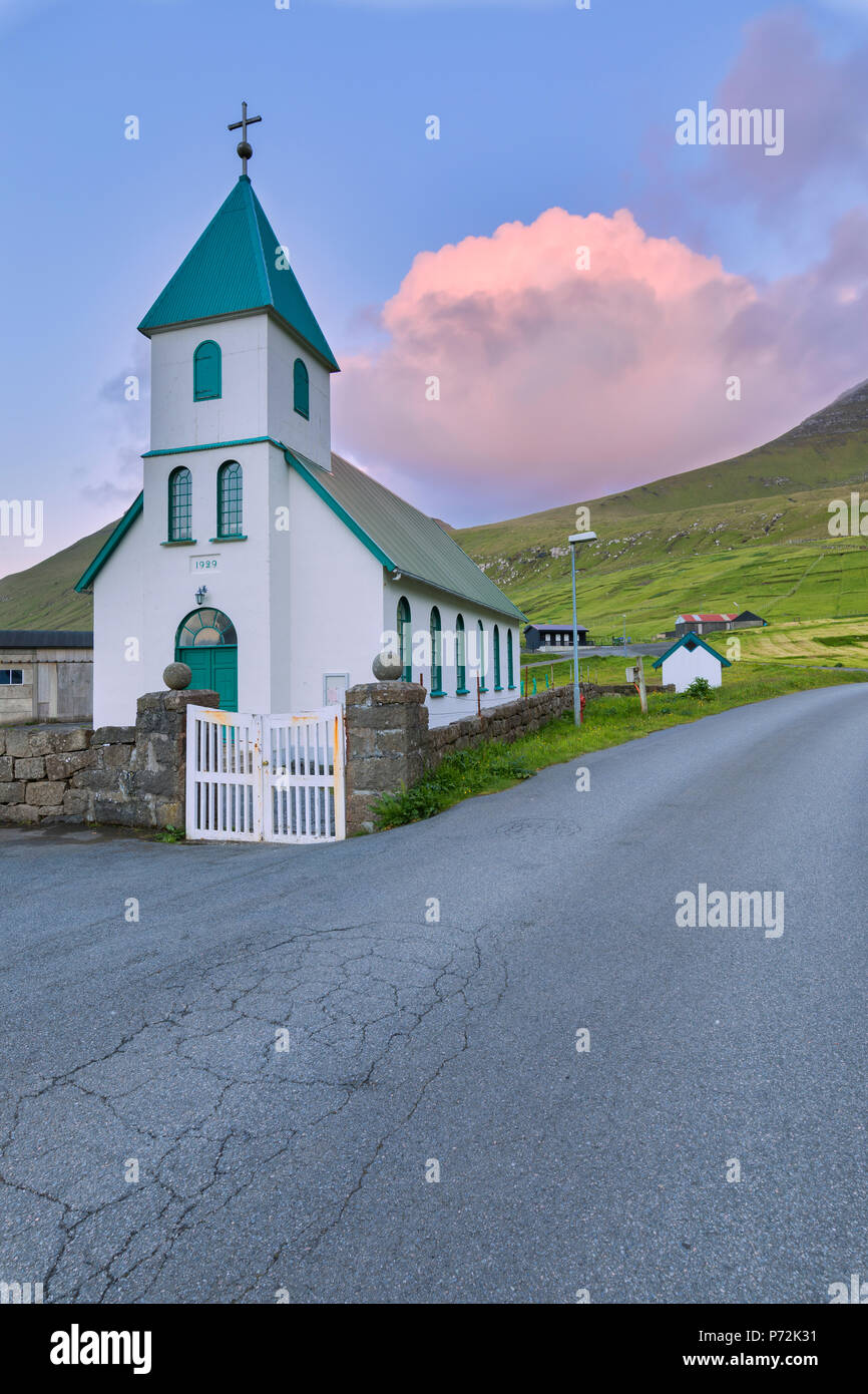 Iglesia de Giogv, Isla Eysturoy, Islas Feroe, Dinamarca, Europa Foto de stock