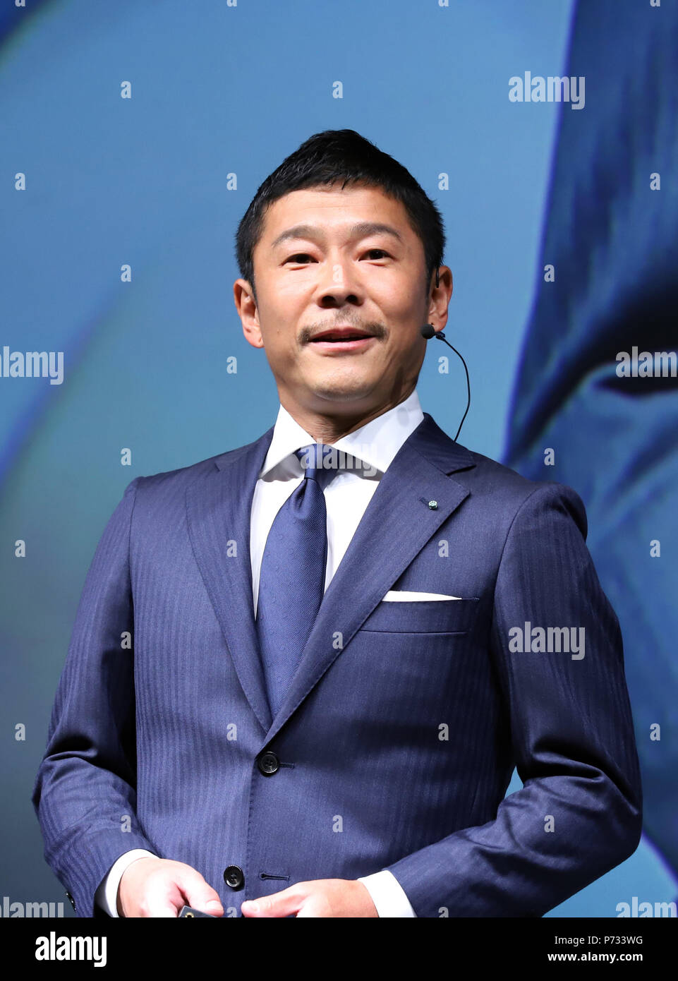 Tokio, Japón. El 03 de julio, 2018. Japón moda online web 'ZOZOTOWN' el  operador inicia hoy el presidente Yusaku Maezawa anuncia que entrará en  trajes de negocios mercado por sus marcas privadas