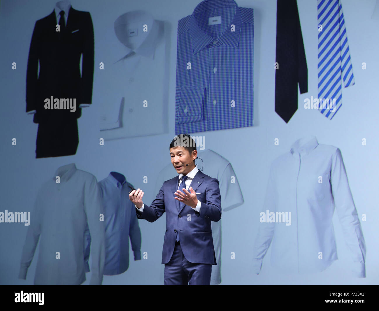 Tokio, Japón. El 03 de julio, 2018. Japón moda online web 'ZOZOTOWN' el  operador inicia hoy el presidente Yusaku Maezawa anuncia que entrará en  trajes de negocios mercado por sus marcas privadas