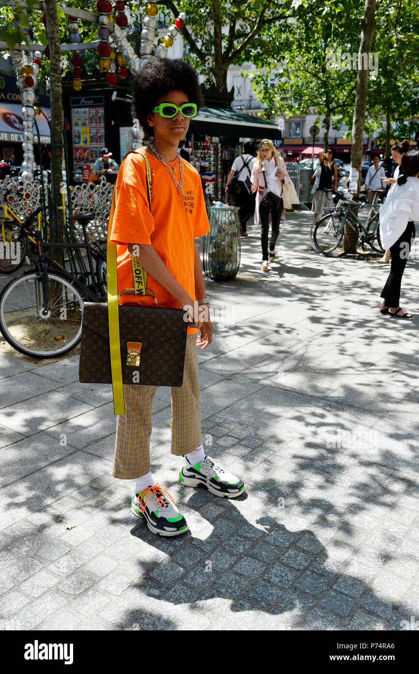 StreetStyle en Louis Vuitton - Semana de la moda de París hombres Primavera  Verano 2019 - Palais Royal - París - Francia Fotografía de stock - Alamy