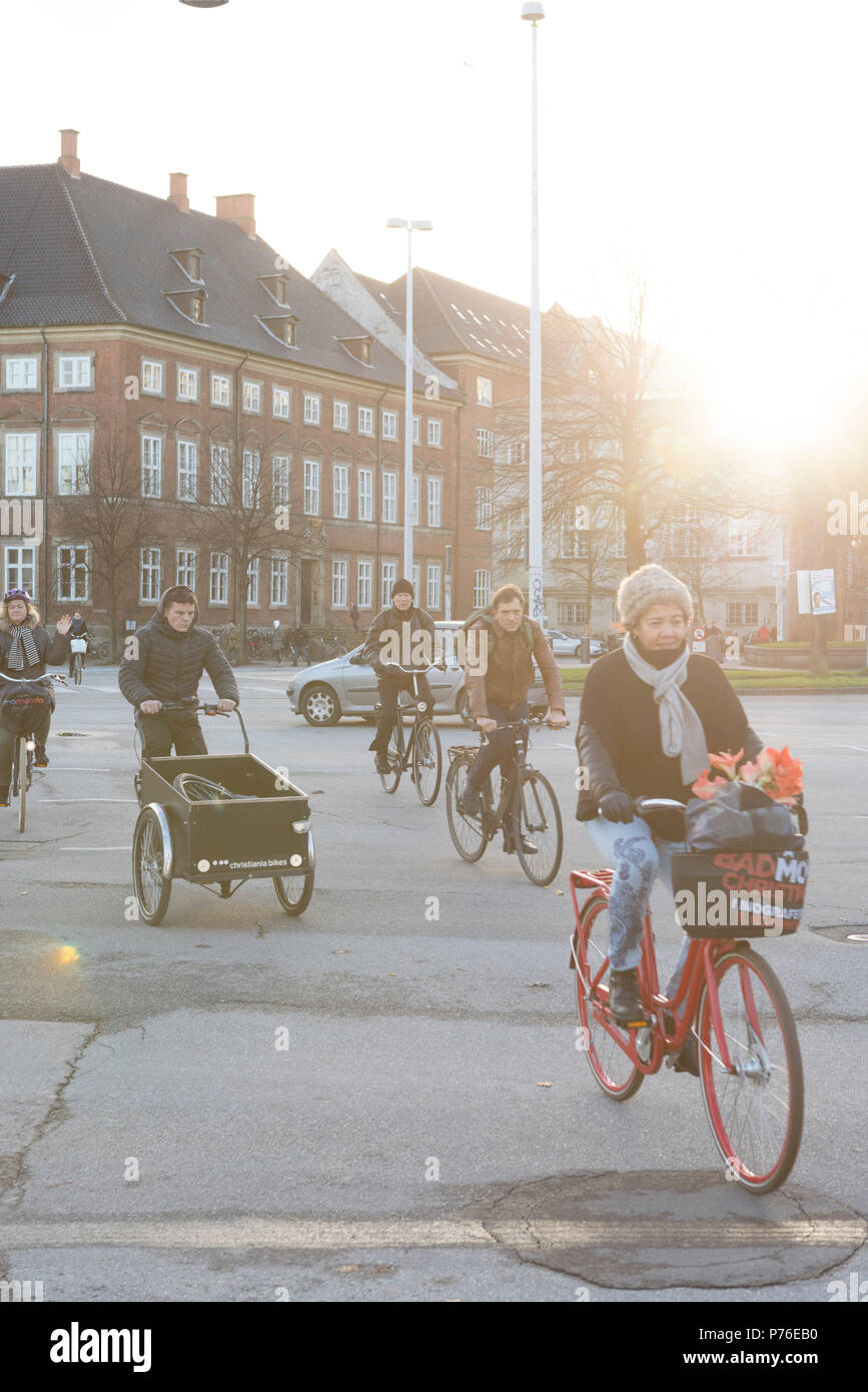 Los ciclistas en Copenhague Foto de stock
