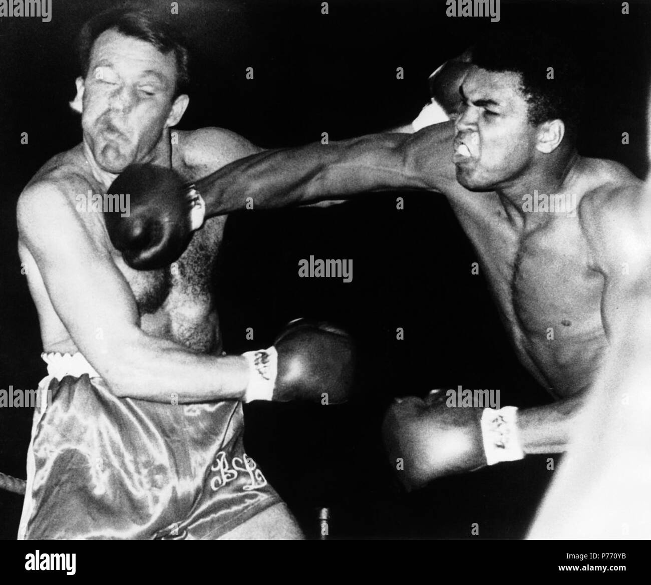 Muhammad ali fights brian london fotografías e imágenes de alta