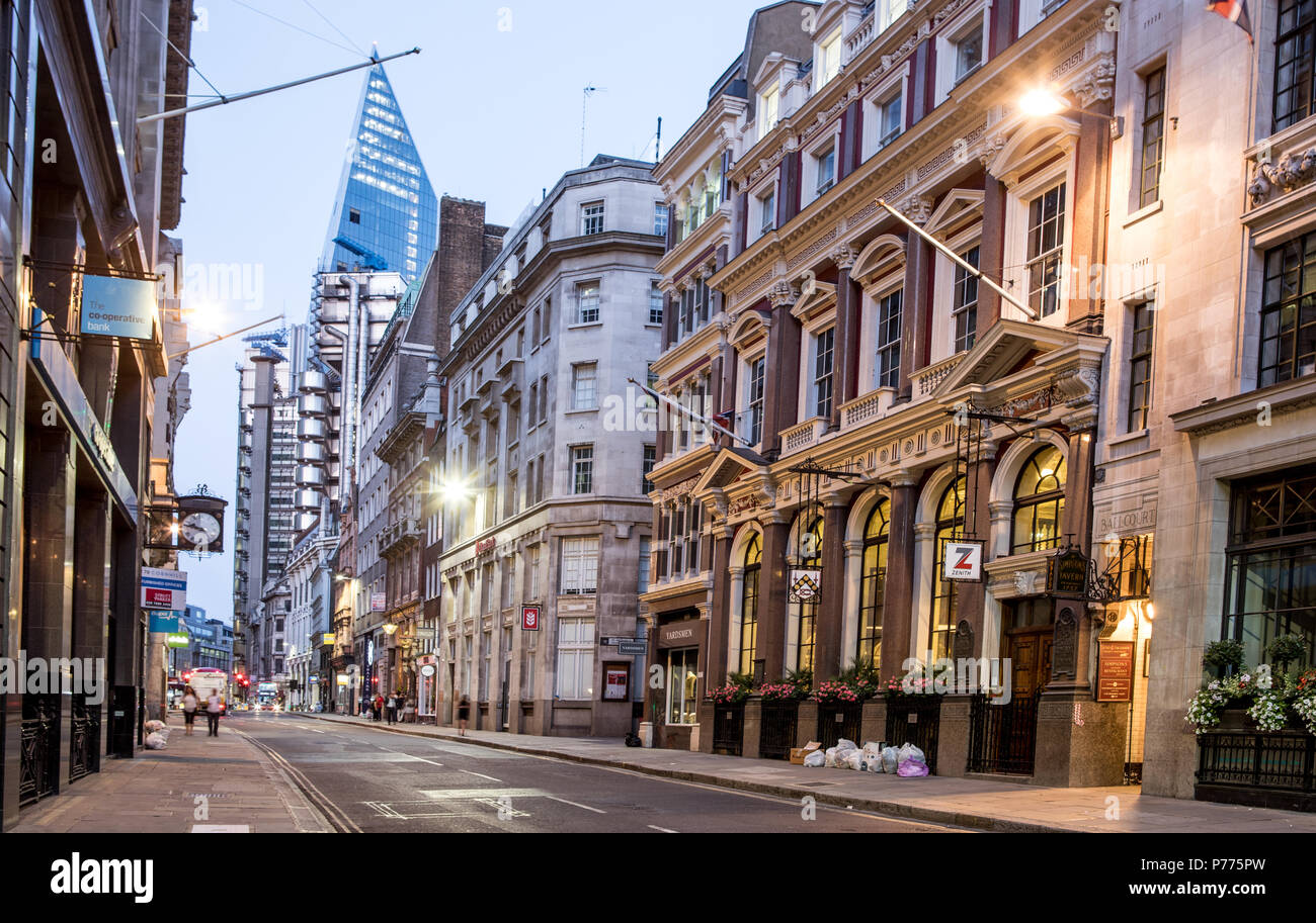 Cornhill Street En La Noche De La Ciudad De Londres Gran Bretana Fotografia De Stock Alamy