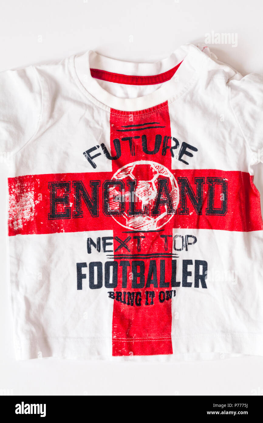 Inglaterra en el futuro próximo futbolista superior traer en childs - t-shirt set sobre fondo blanco. Foto de stock