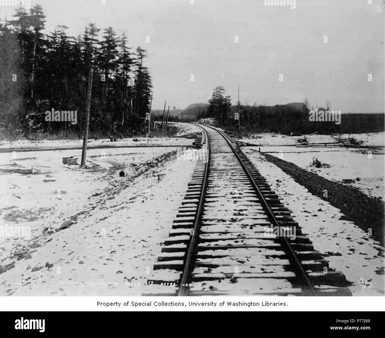 . Inglés: las vías de ferrocarril en la milla 17 en las cercanías de Alaganik, 22 de octubre de 1908 . Inglés: LA CONSTRUCCIÓN Las fotografías de la Copper River y el noroeste de ferrocarril a lo largo del río Cobre desde 1906-1911. Título de imagen: E.A. Hegg 298. Copper River Railway. Milla 17. El 22 de octubre, '08 PH Coll 375.44 sujetos (LCSH): las vías del ferrocarril--Alaska; Snow--Alaska . 1908 11 las vías de ferrocarril en la milla 17 en las cercanías de Alaganik, 22 de octubre de 1908 (764) HEGG Foto de stock