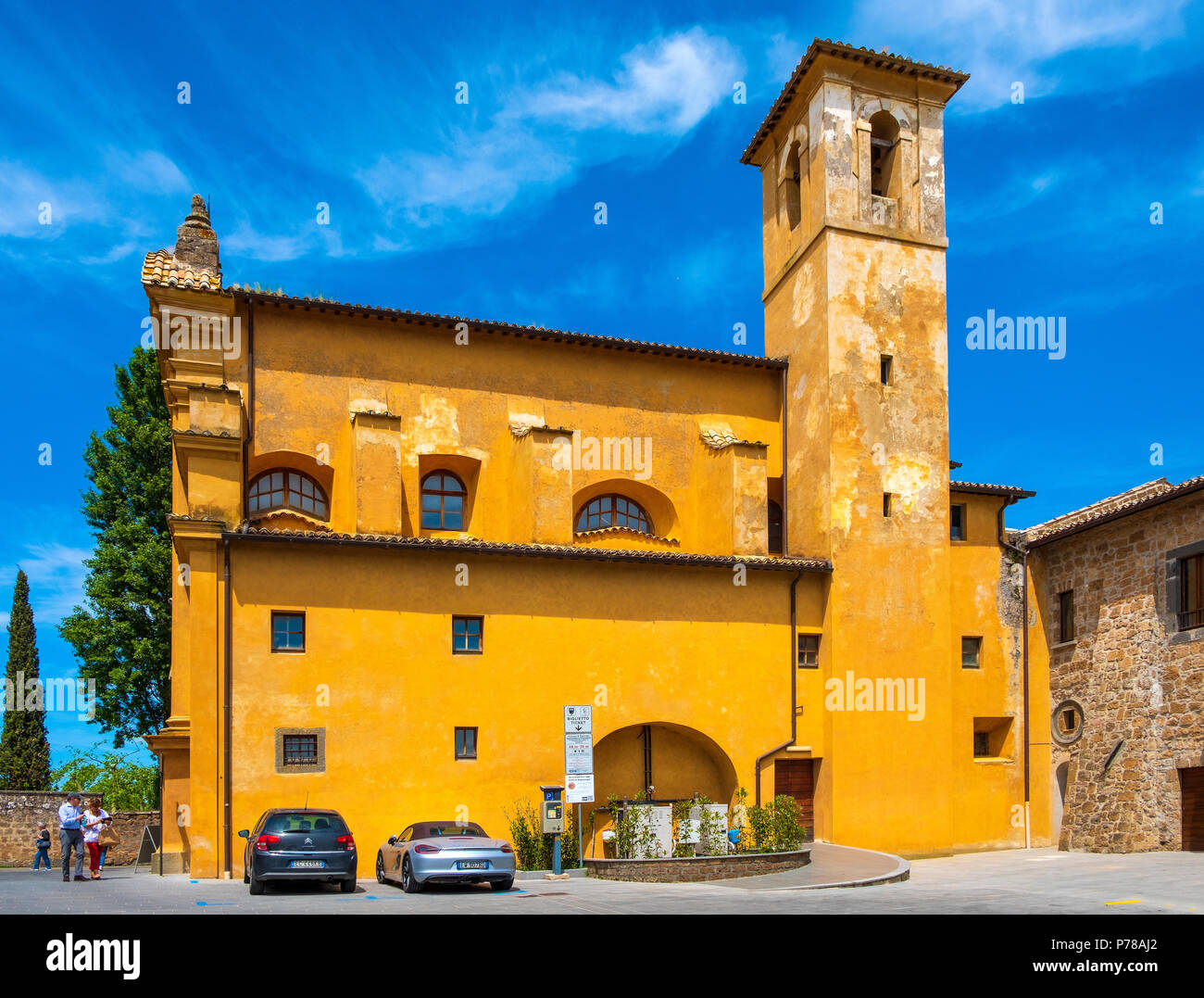 Bagnoregio, Lazio / Italia - 2018/05/26: la antigua iglesia de San  Buenaventura, convertida en la sala auditorio Vittorio Taborra en centro  histórico de viejo Fotografía de stock - Alamy