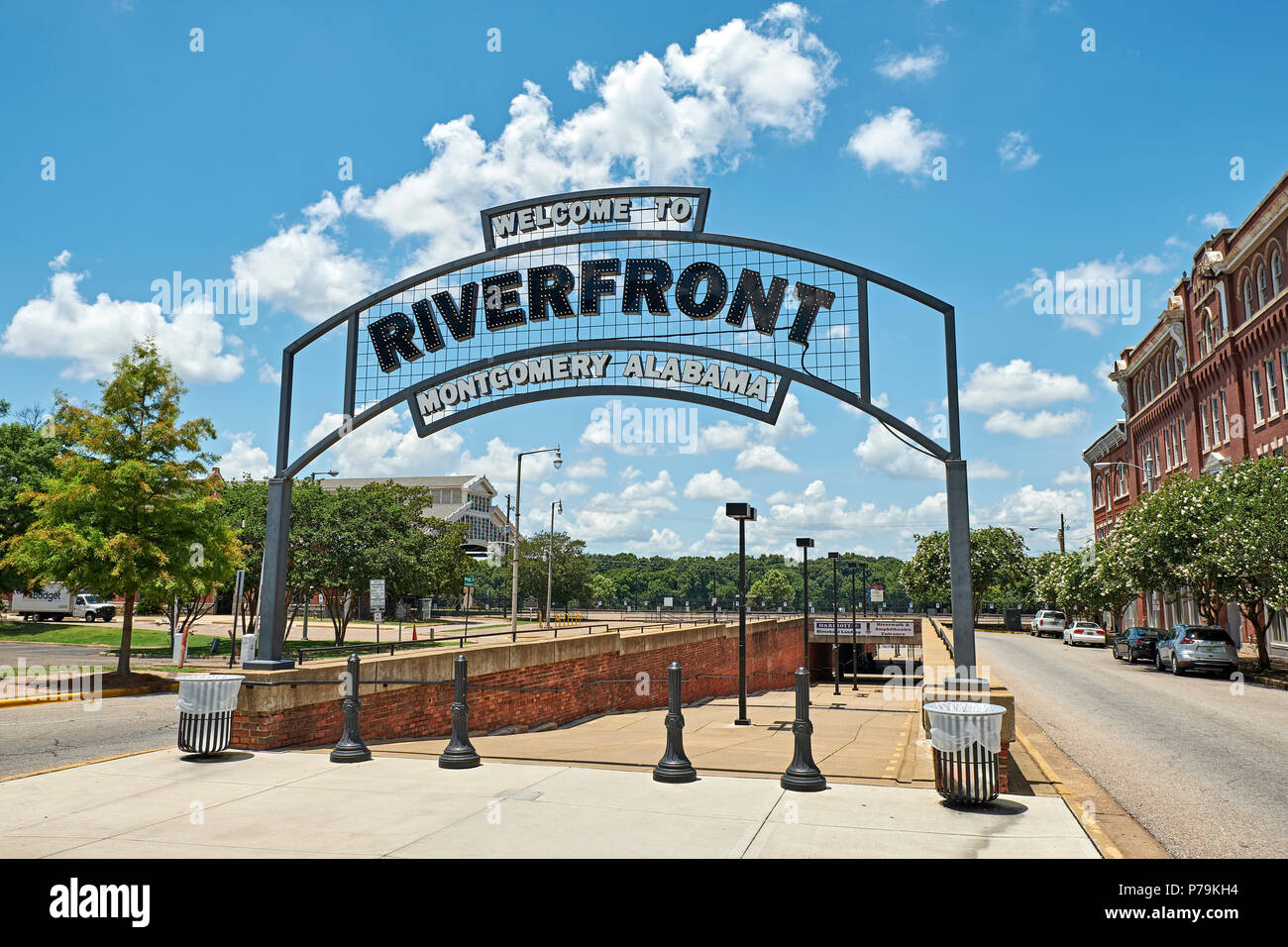 Bienvenido a Riverfront Montgomery, Alabama cartel a la entrada de una popular atracción turística en el centro de la ciudad de Montgomery, Alabama, Estados Unidos. Foto de stock