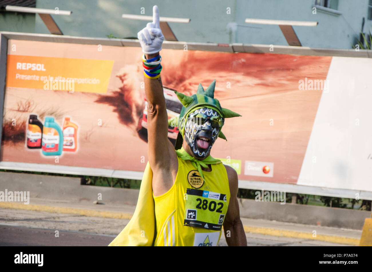 Lima, Perú - 20 de mayo de 2018: Maratón Lima 42k, evento deportivo que reúne a atletas de todo el mundo. El excéntrico atletas Foto de stock