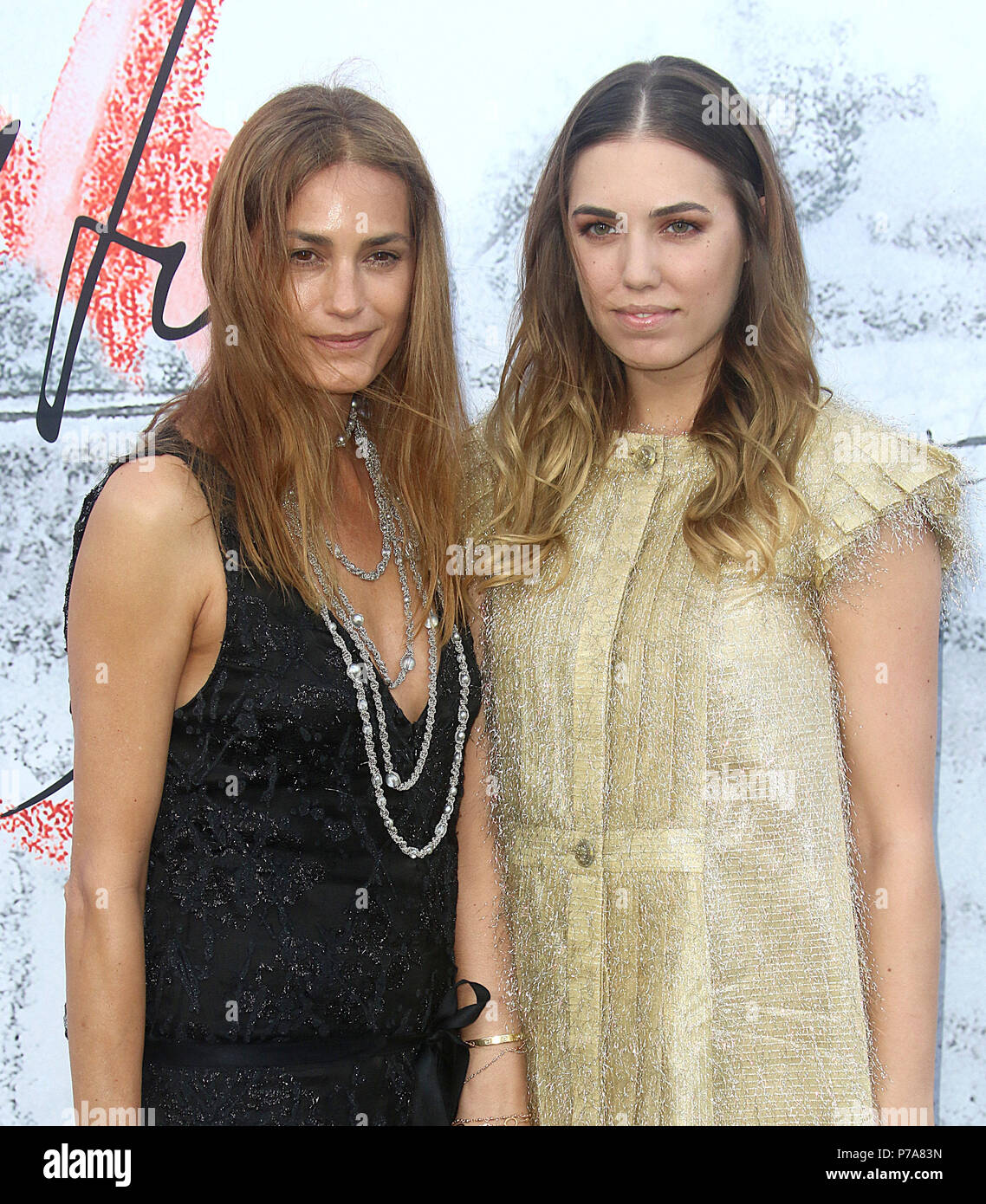 Londres - 19 Jun, 2018: Yasmin Le Bon y Amber Le Bon atiende la Serpentine  Gallery fiesta de verano en los jardines de Kensington Fotografía de stock  - Alamy
