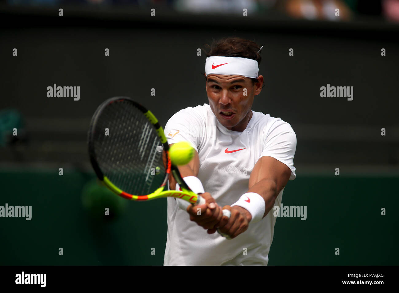 Londres, Inglaterra - 5 de julio de 2018. Tenis Wimbledon: Rafael Nadal de España durante su segunda ronda partido contra Mikhail Kukushkin de Kazajstán. Crédito: Adam Stoltman/Alamy Live News Foto de stock