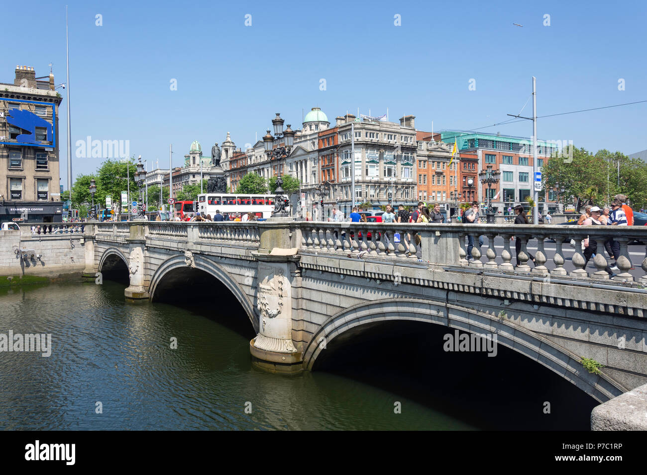 O'Connell Bridge sobre el río Liffey, O'Connell Street Lower, Dublin, Leinster, Provincia de la República de Irlanda Foto de stock