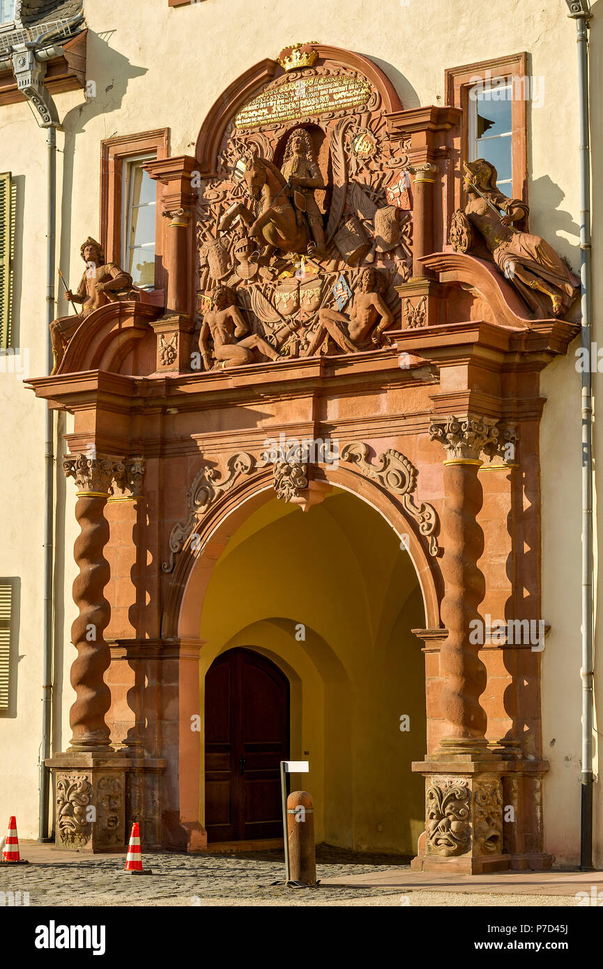 Puerta superior barroco, el Palacio del landgrave, Bad Homburg vor der Höhe, Hesse, Alemania Foto de stock