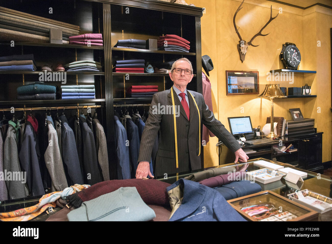 Tienda de sastres fotografías e imágenes de alta resolución Alamy