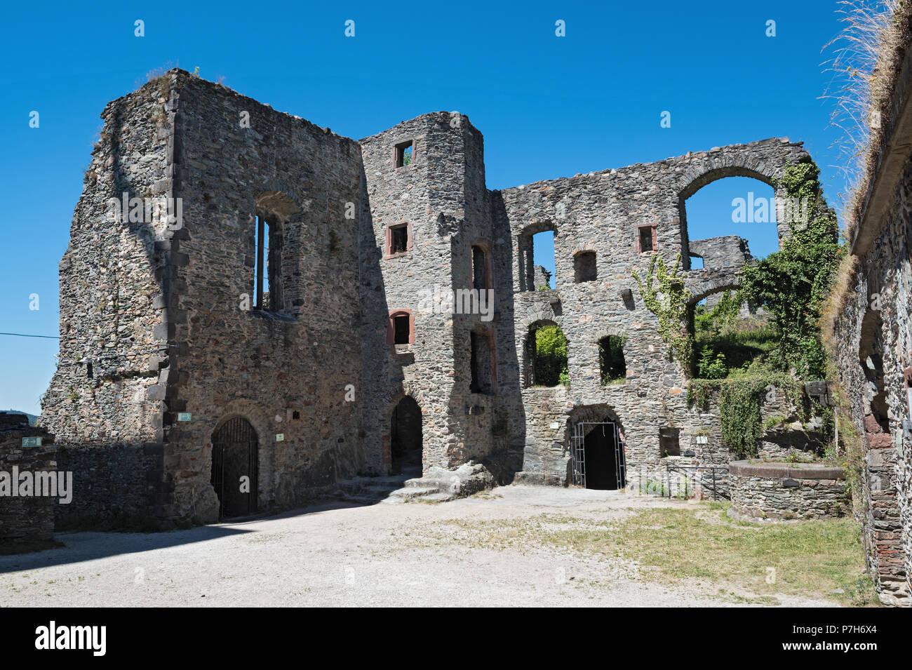 La ruina del castillo de Königstein en el Taunus, vista interior, Alemania Foto de stock