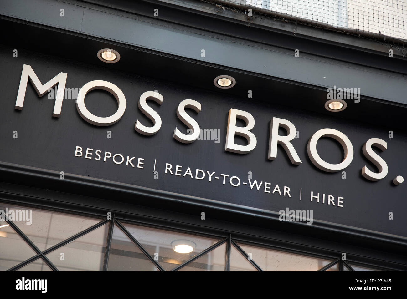 Se al para la marca de ropa High street y palo empresa de alquiler