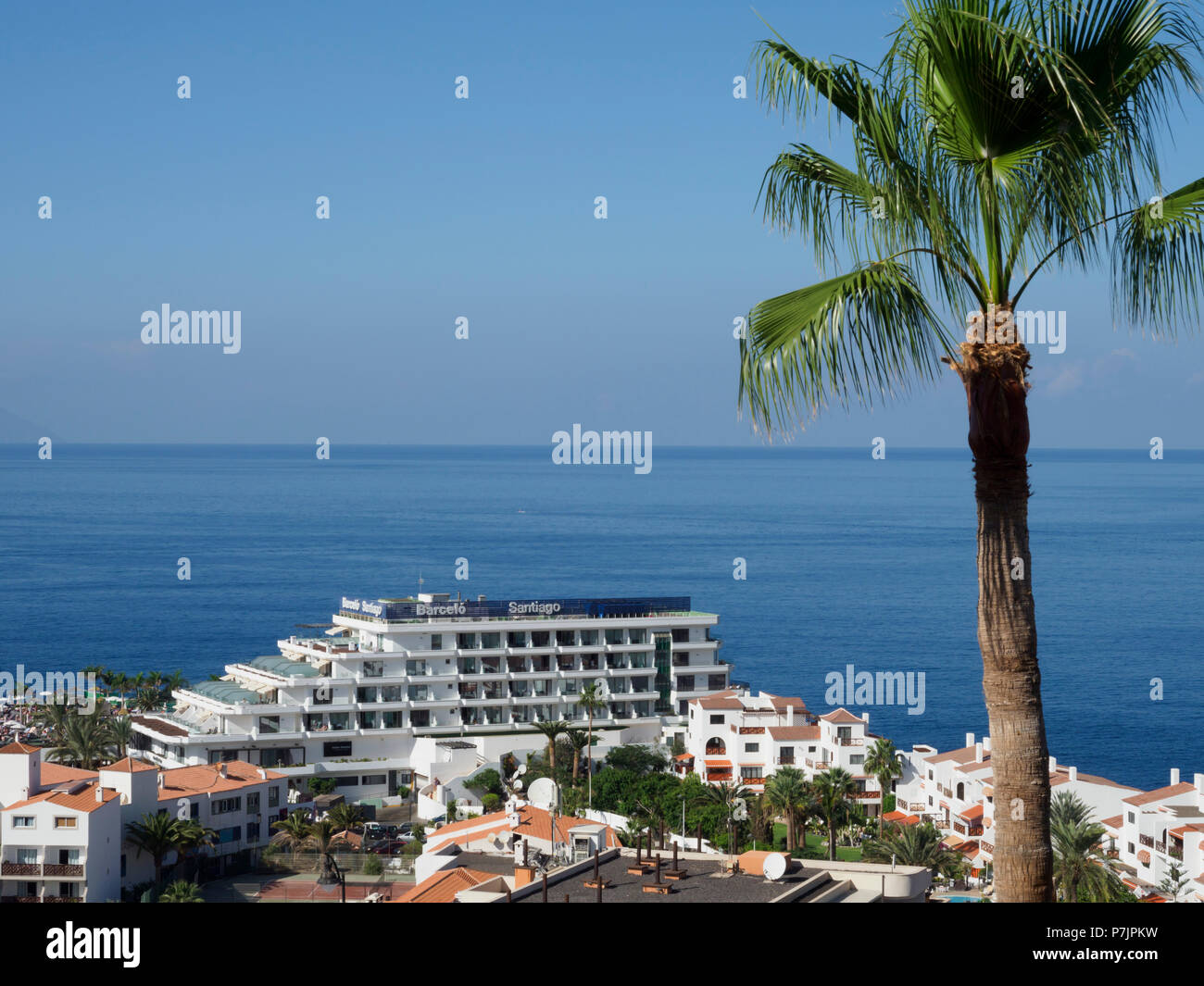 Tenerife, Islas Canarias - Puerto Santiago. Barcelo Santiago hotel  Fotografía de stock - Alamy