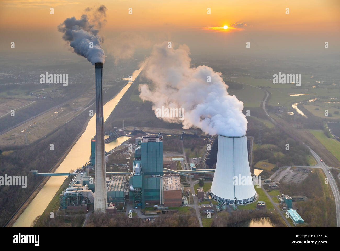 Bergkamen RWE central de carbón en el canal Datteln-Hamm en Bergkamen en Renania del Norte-Westfalia. Bergkamen, Ruhrgebiet, Renania del Norte-Westfalia, Alemania Foto de stock