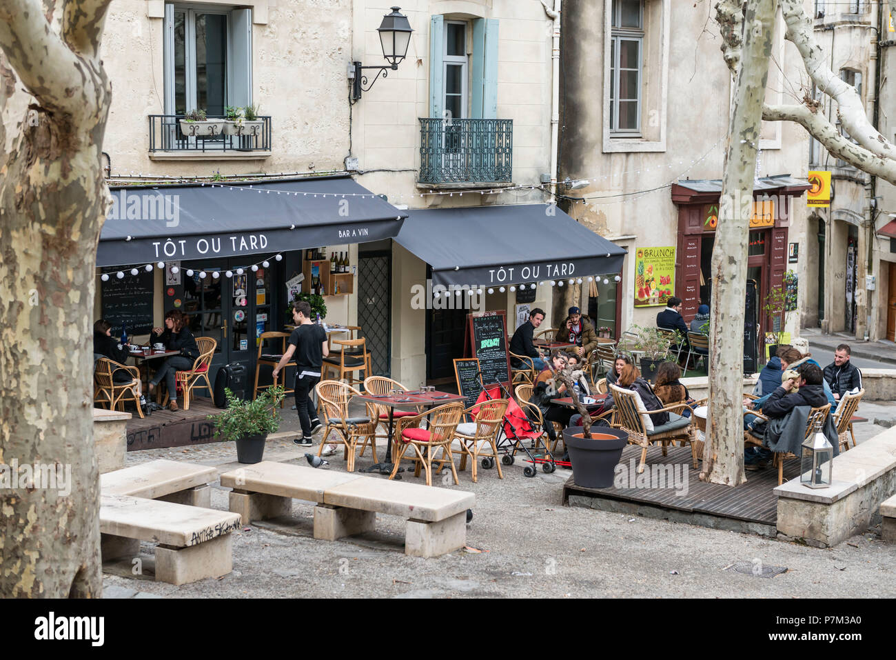Montpellier Herault Francia Restaurante Tot Ou Tard En El Casco Antiguo De La Ciudad De Montpellier En La Place De La Chapelle Neuve Fotografia De Stock Alamy