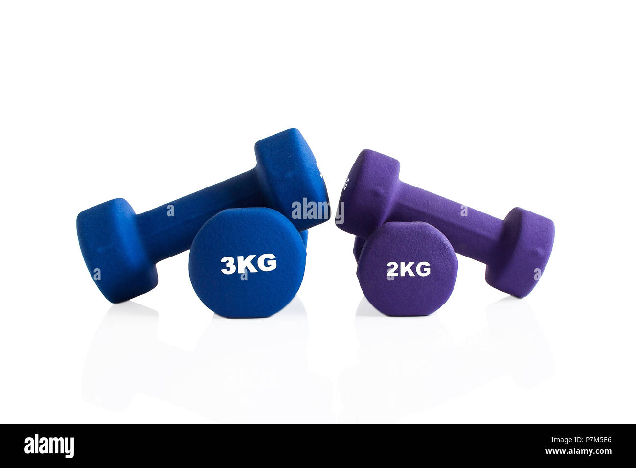 2kg y 3kg mancuernas pesas entrenamiento aislado sobre un fondo blanco. Foto de stock