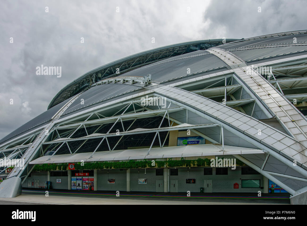 Singapur - Julio 3, 2018: El Estadio Nacional en el exterior. El Estadio Nacional es un estadio multiuso ubicado en Kallang, Singapur. Abrió su doo Foto de stock