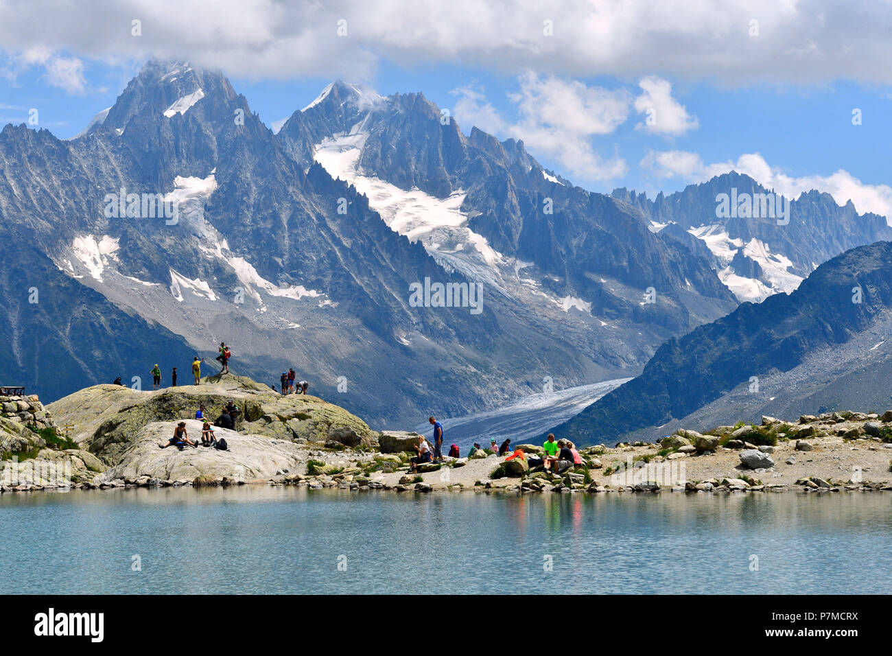 Francia, Alta Saboya, Chamonix Mont Blanc, Lac Blanc y refugio del Lac Blanc (2352m) en la reserva naturelle nationale des Aiguilles Rouges (Aiguilles Rouges Reserva Natural Nacional) Foto de stock