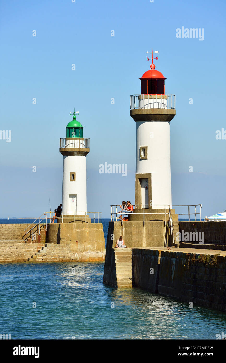 Francia, Morbihan, BELLE ILE EN MER, faros, con motivo de la entrada del puerto. Foto de stock