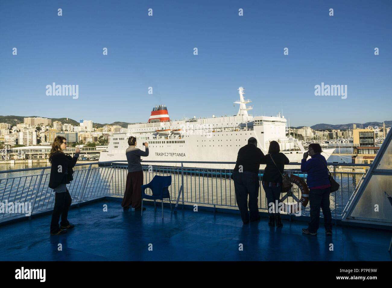 Ferry de barco en el puerto de Palma, Mallorca, Islas Baleares, España  Fotografía de stock - Alamy