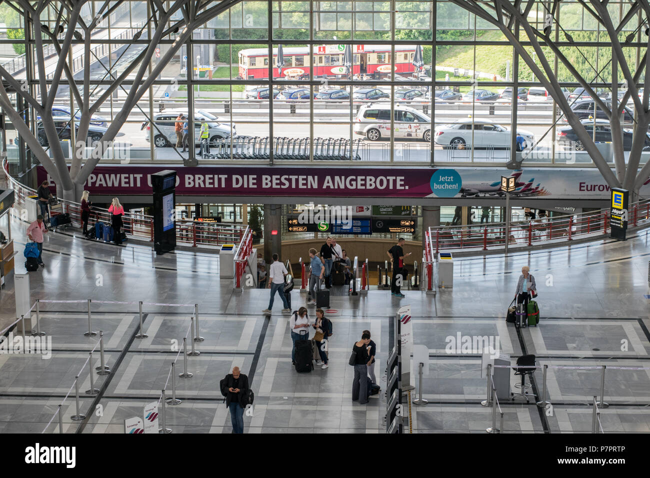 El terminal en el aeropuerto de Stuttgart, Alemania Foto de stock