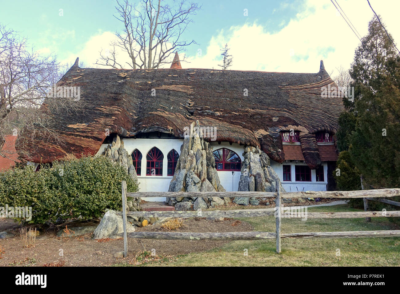 Inglés: - Tyringham Santarella, Massachusetts. Creado por el escultor Henry Hudson Kitson (1863-1947) como su hogar y estudio. El 15 de enero de 2017, 11:58:31 340 - Tyringham Santarella, MA - DSC07301 Foto de stock