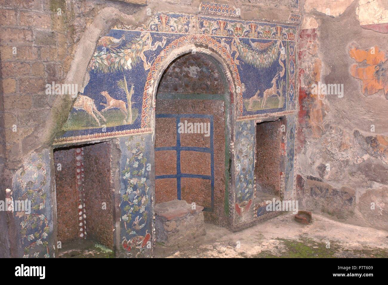 NINFEO DE LA CASA DE NEPTUNO Y ANFITRITE - Siglo I. Ubicación: CIUDAD ROMANA, Italia. Foto de stock